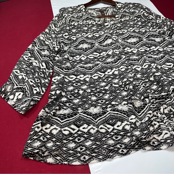 BIT and BRIDLE XL Shirt BLACK WHITE GEOMETRIC PEASANT BLOUSE Rayon Buttons FLOWY - Picture 6 of 12